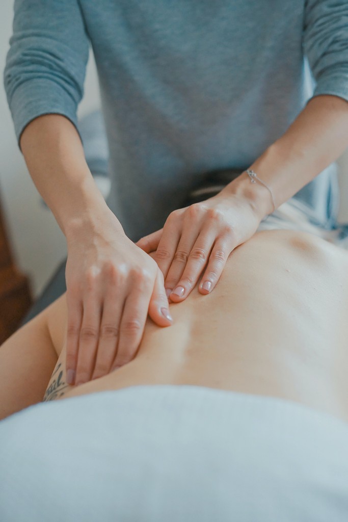 Tui na therapeutic massage treatment